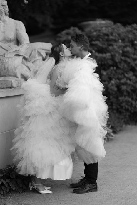 Suknia ślubna z ozdobną górą księżniczka