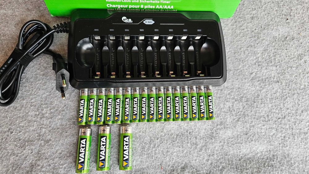 Зарядний пристрій для зарядки АА/AAA батарей