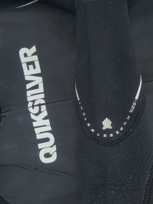 Fato de surf quicksilver L muito bom