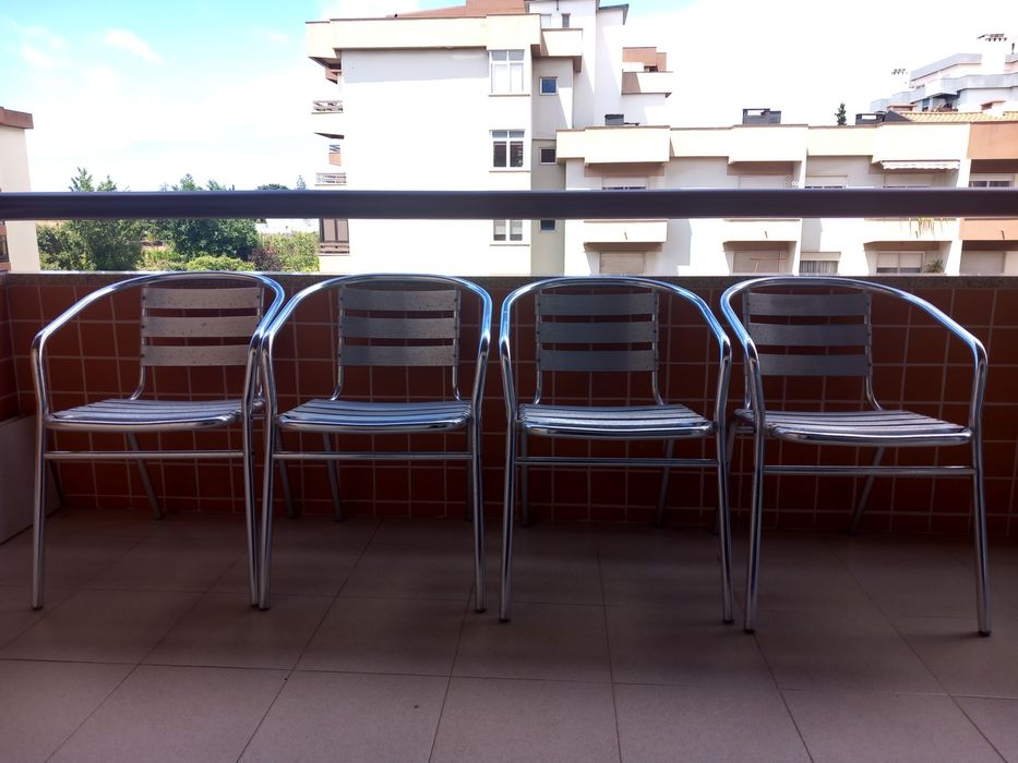 Cadeiras em alumínio