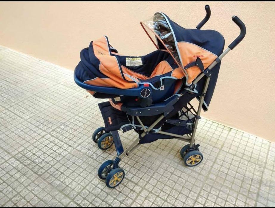 Carrinho de bebé, conjunto de Rua Duo Pierre Cardin, carrinho passeio e ovo. como novo!! Oportunidade