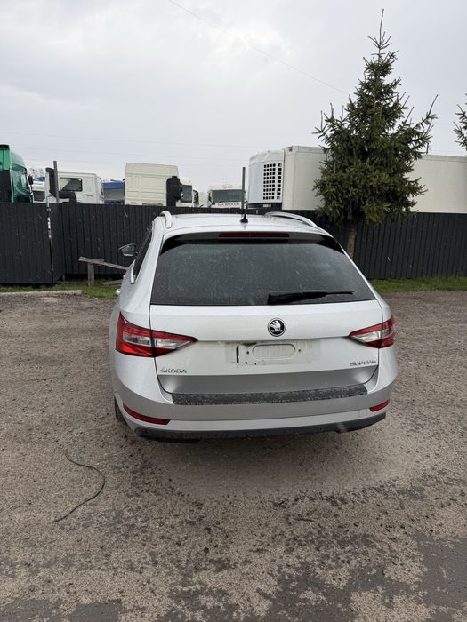 Комплектний перед Skoda Superb 3 Суперб 3 бампер LA7W-8E8E