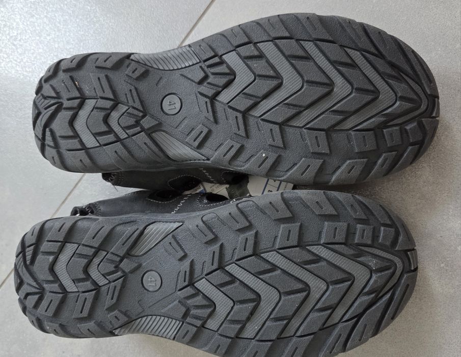 Nowe sandały  trekkingowe kryte
