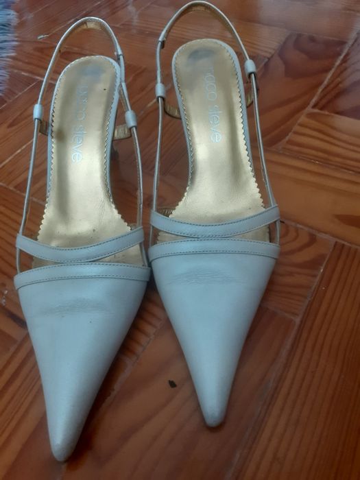 Elegantes sapatos beges