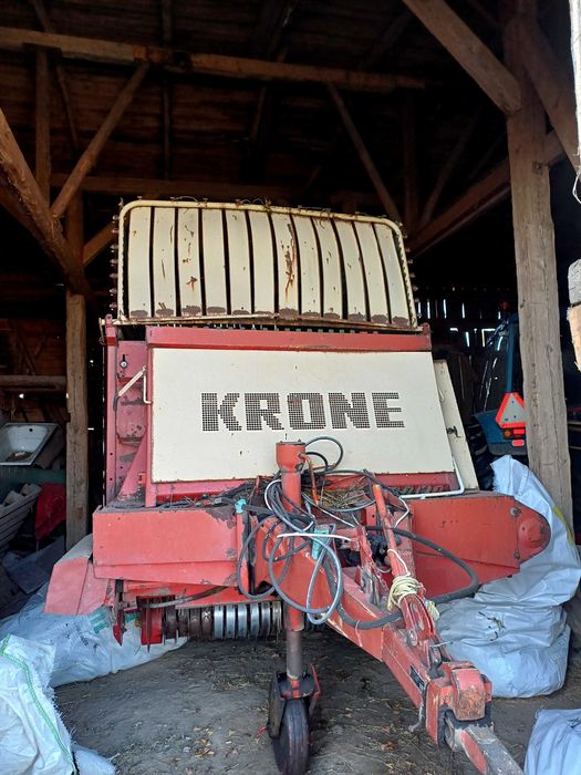 Przyczepa samozbierajaca