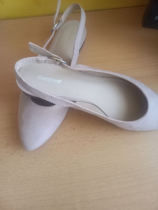 Baleriny zamszowe w stanie bardzo dobrym odbiór osobisty lub wysyłka p