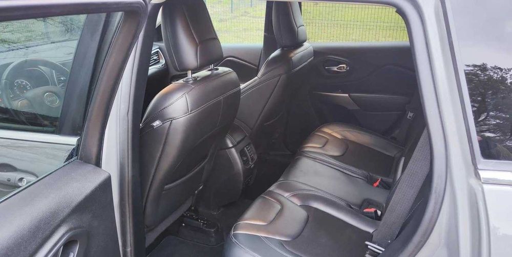 Jeep Cherokee 2019 року