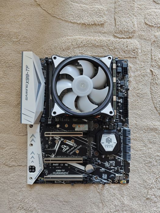 Intel Xeon E5 2678v3, 32 GB RAM, Huanazhni X99 TF