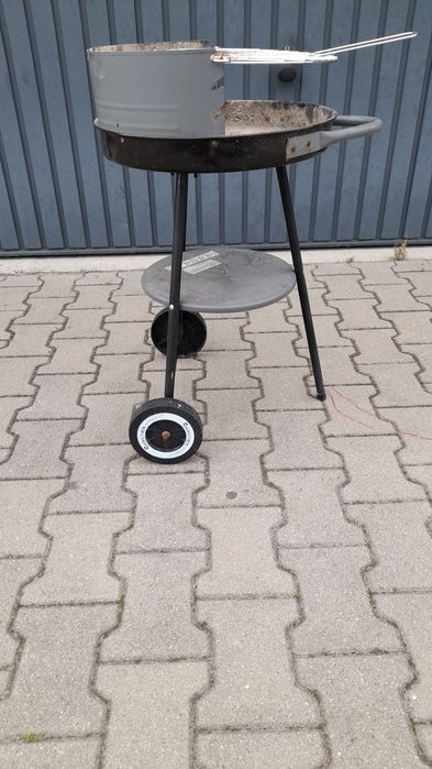 Grill ogrodowy na kółkach sprzedam