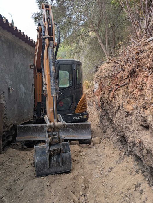 Aluguer mini giratória, bobcat e carrinha c/operador - Setúbal