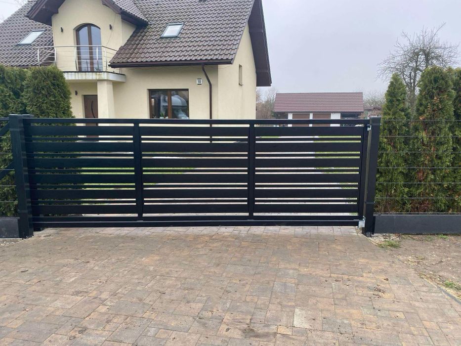 Brama nowoczesna dwuskrzydłowa , nowoczesne , przesuwne , balustrady