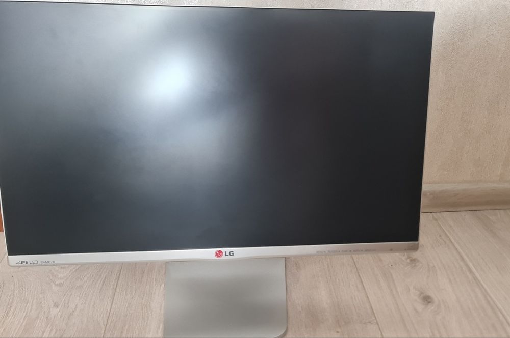 Монітор  LG з IPS екраном 23.8 дюймів