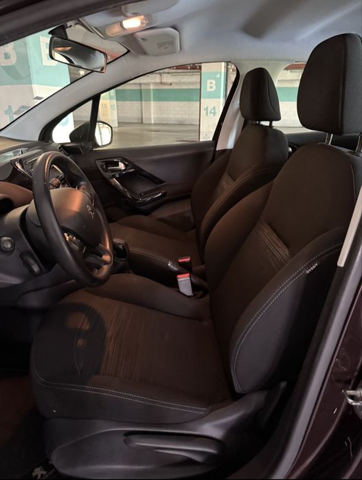 Pegueot 208 com 130,000km 1.2 gasolina aceito retoma ou troca
