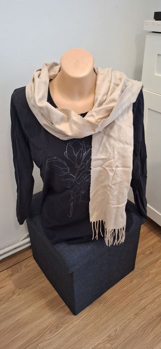 Beżowy szalik / chusta z frędzlami – jak nowy