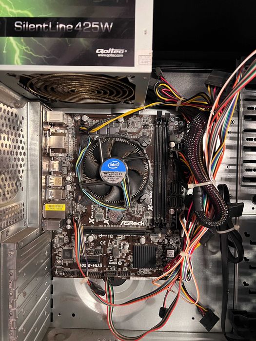 Stary komputer stacjonarny na części