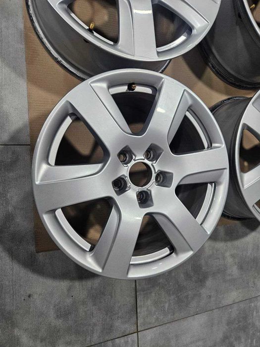 Диски Audi 5/112 R17 7.5J ET37 dia66.6mm