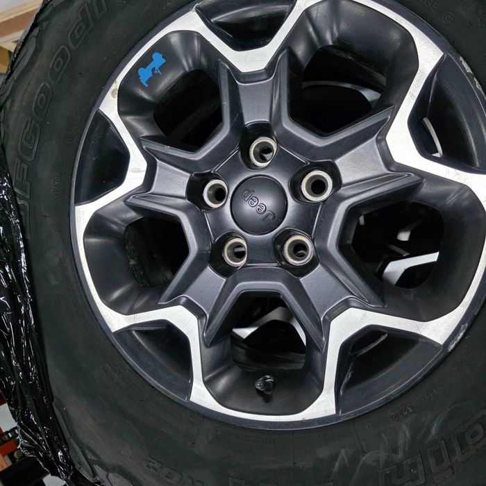 Koła jeep wrangler JL, oryginalne czujniki ciśnienia, dystanse