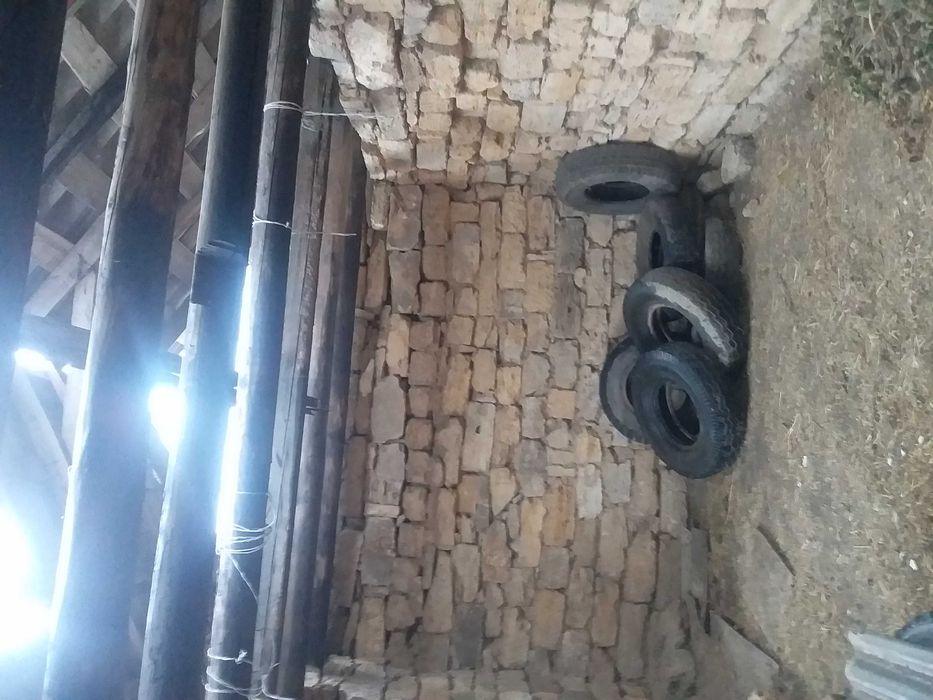 Камень        Продам.