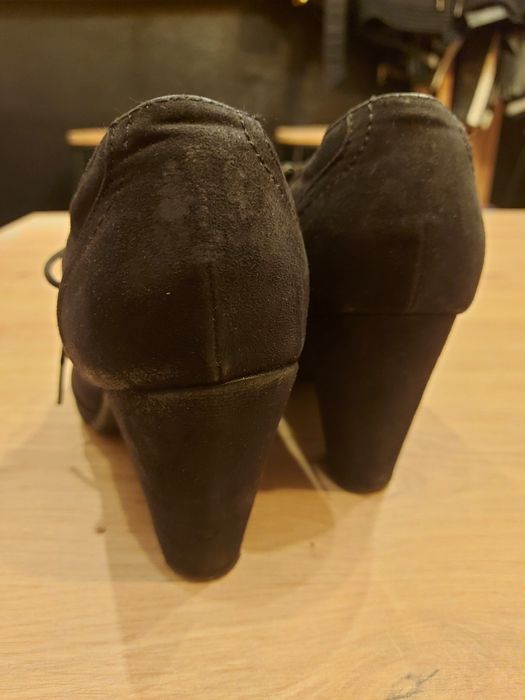 Buty zamszowe czarne