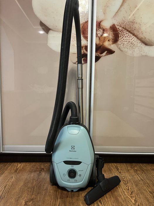 Пилосос Electrolux pure D8.2 silence стан гарний