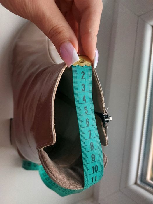 Продам жіночі ботінки.