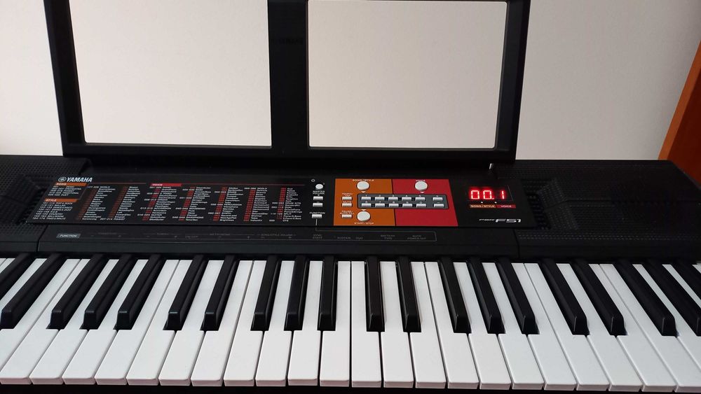 Teclado Yamaha PSR-F51 como novo