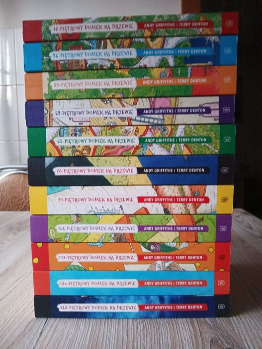Seria 11 książek Piętrowy domek na drzewie