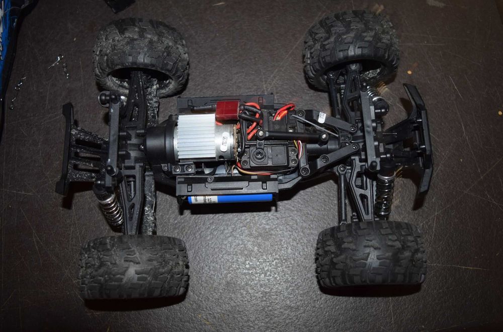Absima RC Monster Truck 14004 RTR + AA Gratis