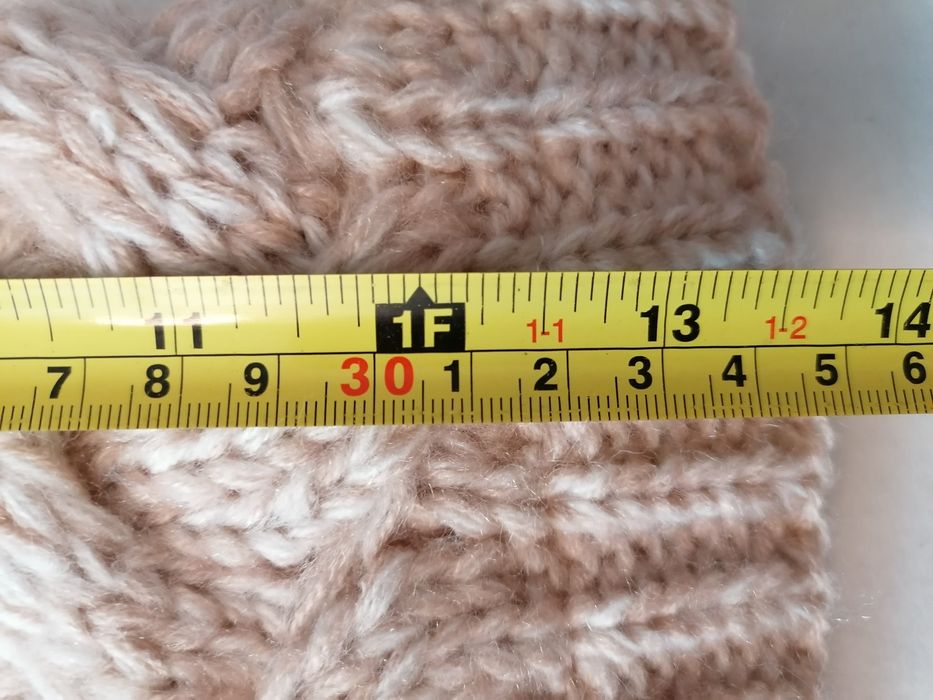 Gola em lã e forrada 35 x 35 cm