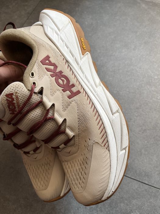 Кросівки hoka 42,5 розмір, 27 см.