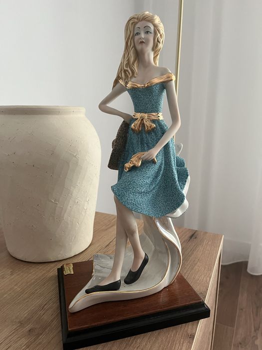 Estatueta porcelana nova azul