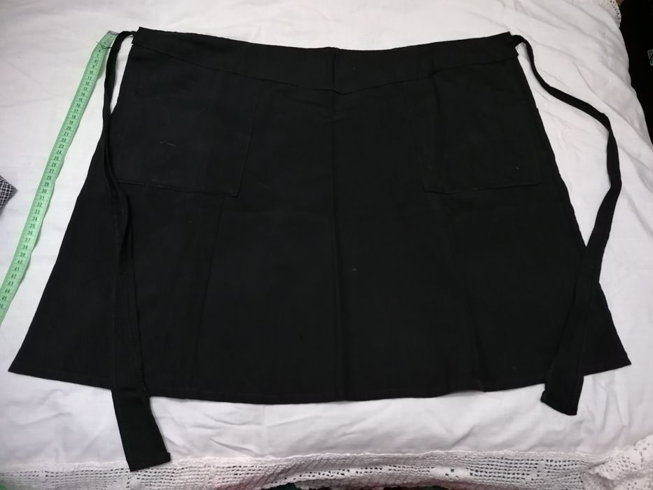 Aventais pretos antigos e saia preta folclórica