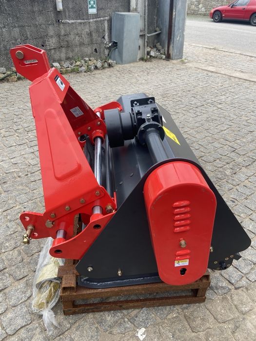 Triturador de martelos 1,45 mts descentrável com 4 correias - CAMPANHA