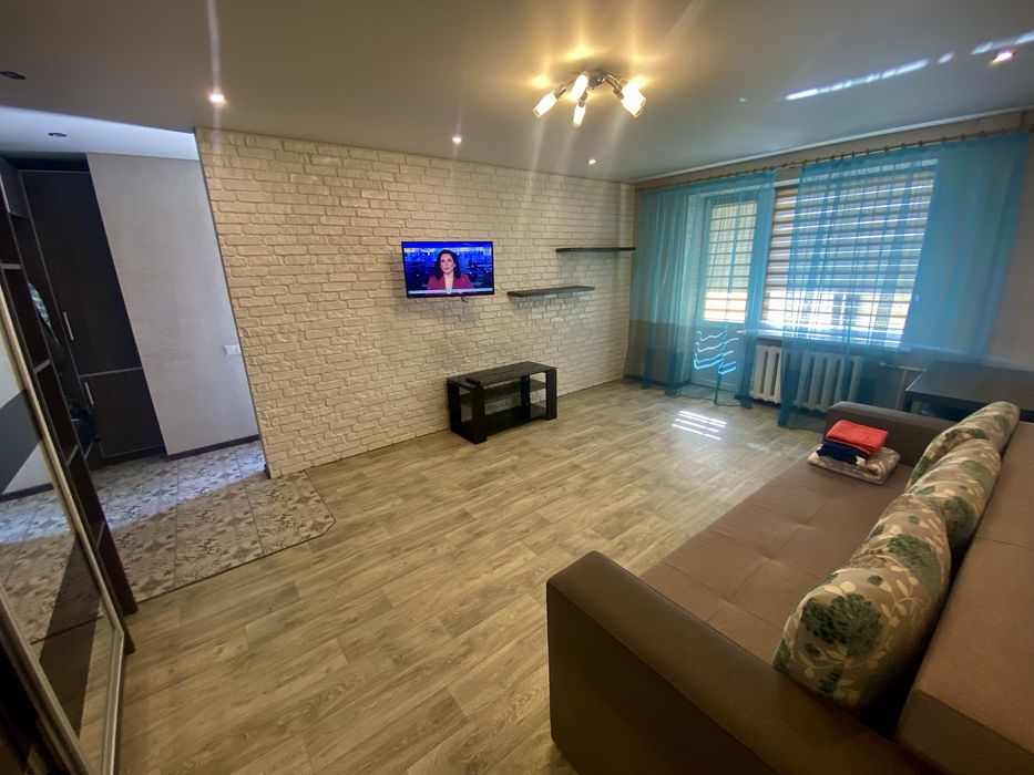 1 кім-на квартира з ремонтом біля центру .Тепла .