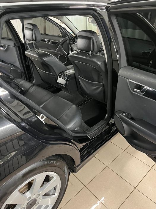 Мерседес c клас в гарному стані