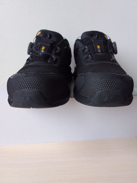 Кросівки міцні  40 розмір