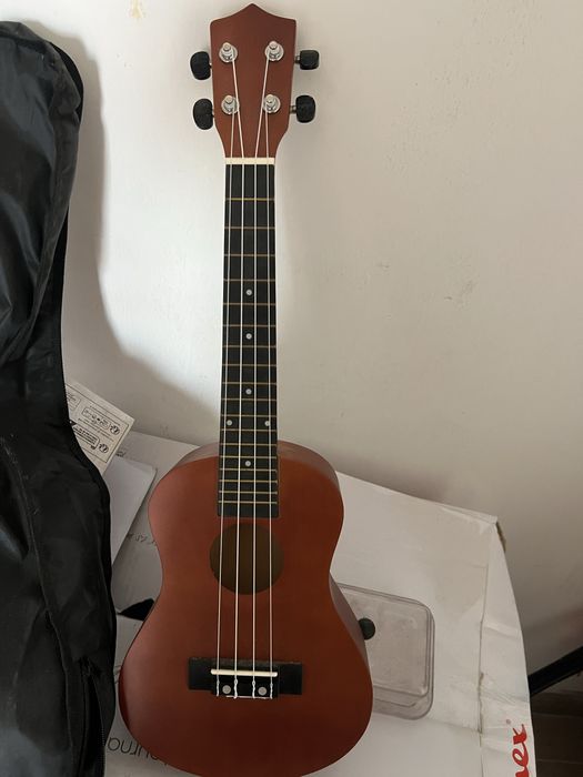 Ukulele novo com saco de transporte