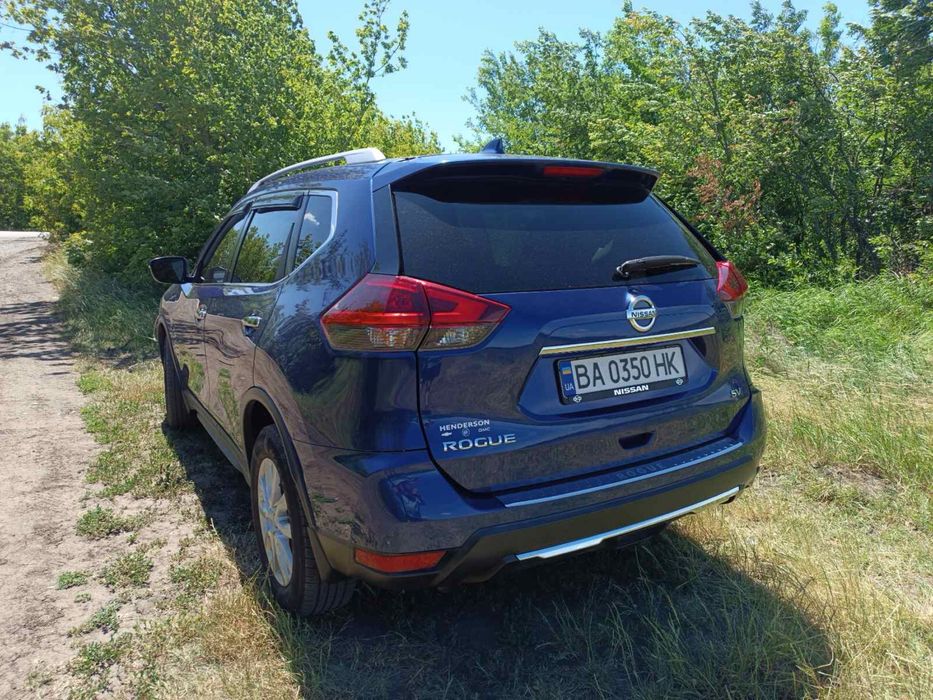 Nissan Rogue SV передній привід