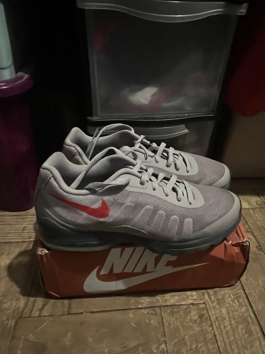Nike Air Max Invigor Cinzento