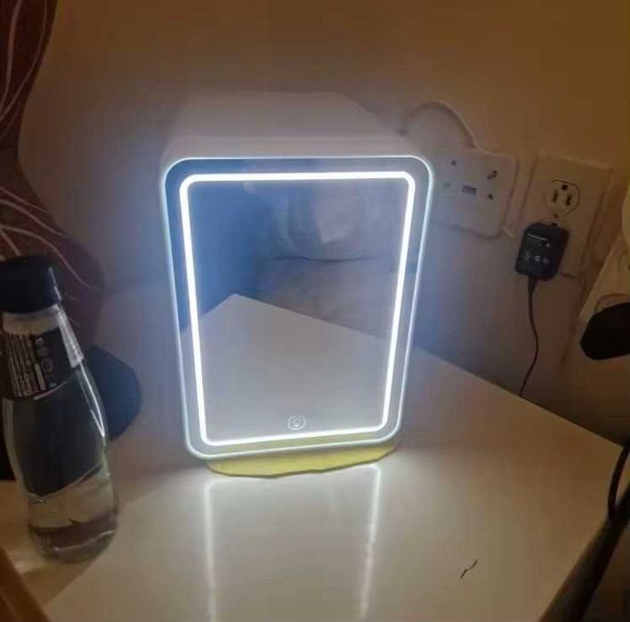 Mini Frigorífico de Maquilhagem 4L com Espelho LED Portátil para Cosméticos Casa e Carro novo