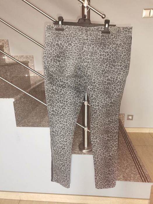 Spodnie leginsy  w panterkę m/l