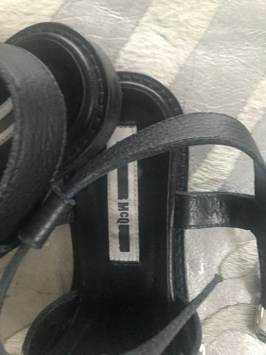 włoskie sandały MCQ