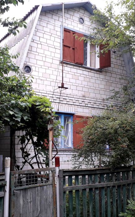 Дача з земельної ділянкою