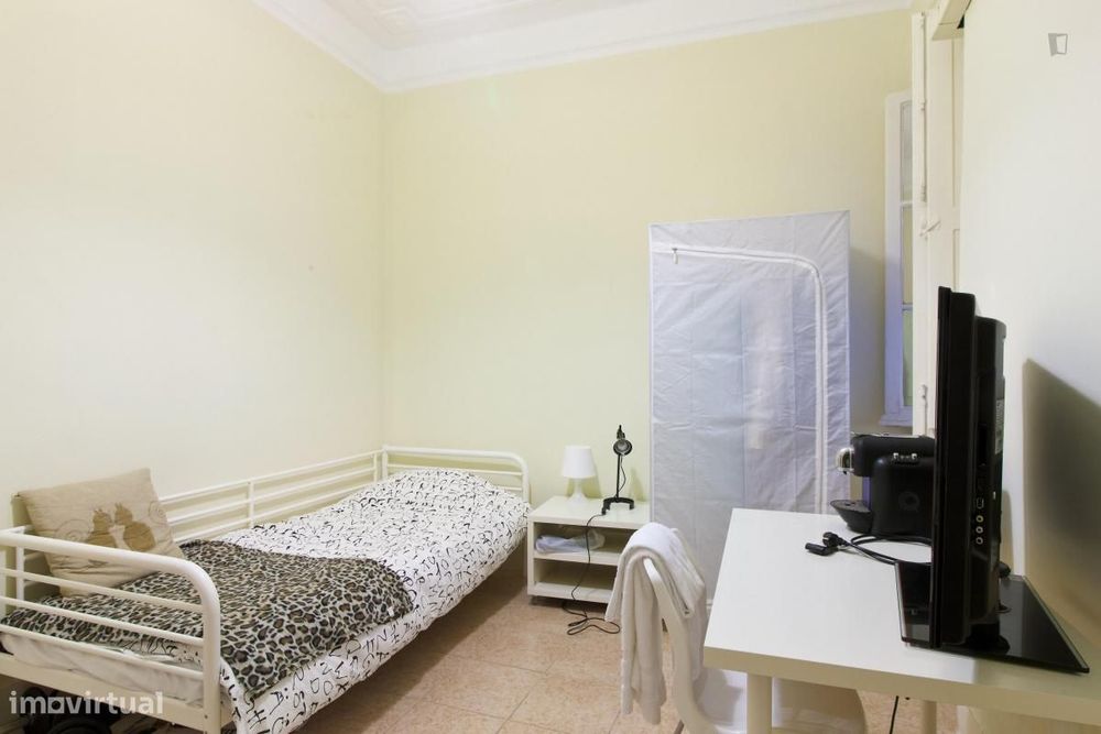 Quarto - localizado em São Sebastião Lisbon
