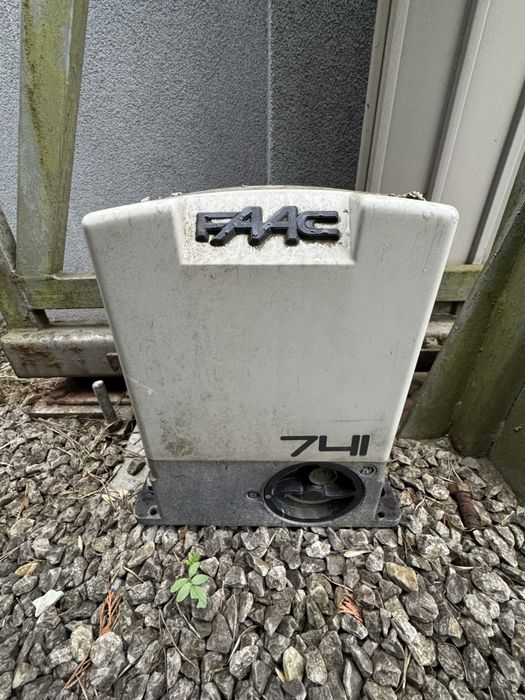 Brama wjazdowa z automatem + furtka