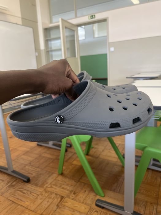Crocs, em pouco bom estado, ainda faço desconto