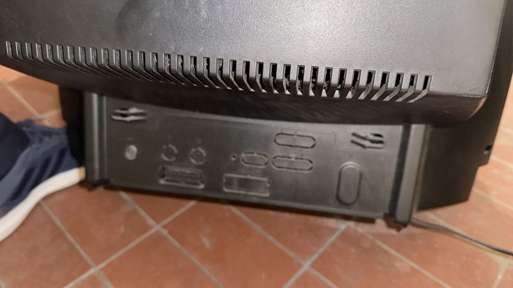 TV CRT 21" Basic Line BL-2115 STTX + Comando
