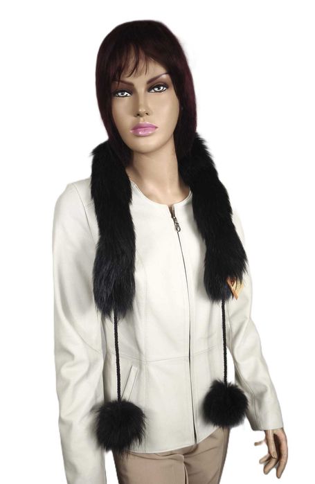 BOA z lisa czarne z pomponem