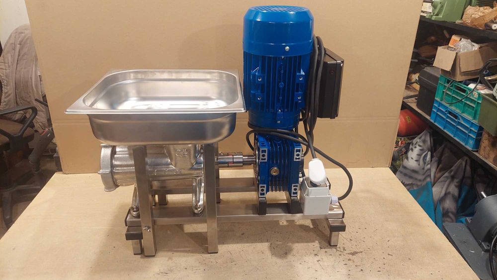 Maszynka Alfa 32 do mięsa i kości drobiowych na przekładni kątowej