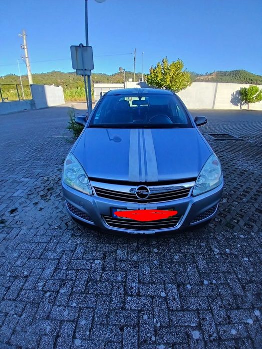 Astra H 1.3 CDTI Diesel — very well maintained, safe, and economical.